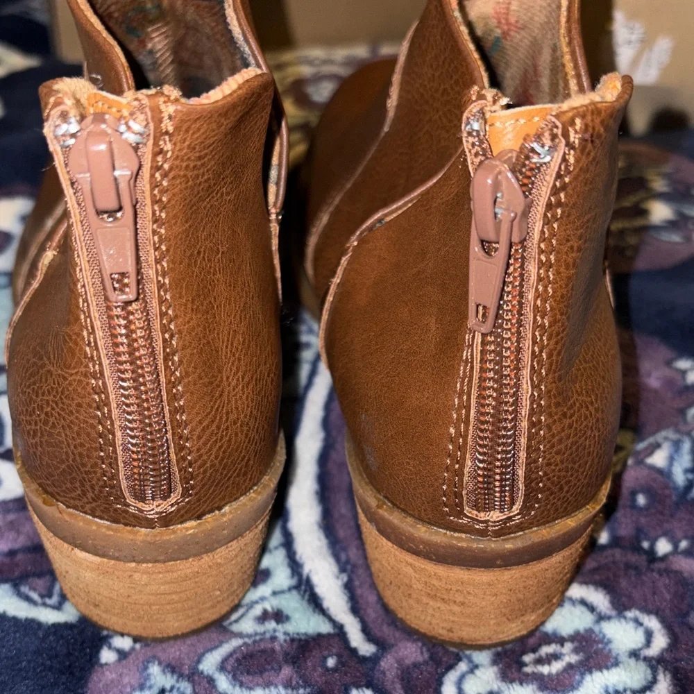 BOC Women's Brown Ankle‎ Boots 9.5 Western Basic Rodeo Outdoors Festival